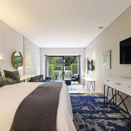 Vineyard Hotel Отели рядом с достопримечательностью «Парк Винберг»
