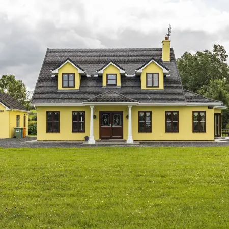 Large Country House, Sleeps 10, Family Friendly