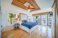 Lake Hamilton Cottage - Amazing Views!
