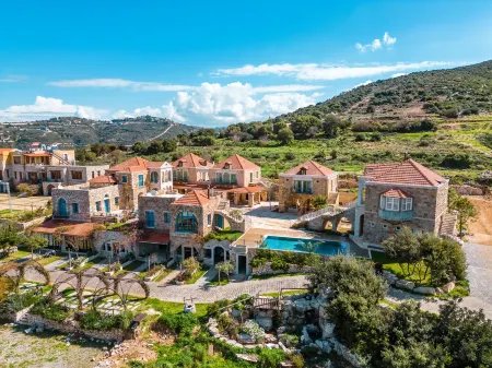 Arnaoon Village Отели в г. Enfeh