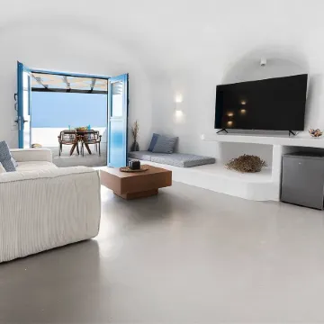 Christos Suite with Outdoor Hot Tub and Sea View