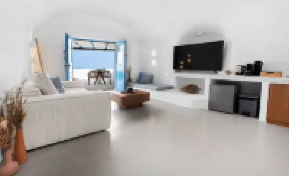 Christos Suite with Outdoor Hot Tub and Sea View