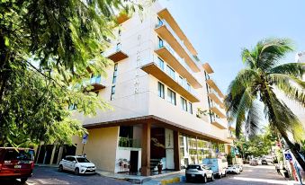 Centric Condo by Casago