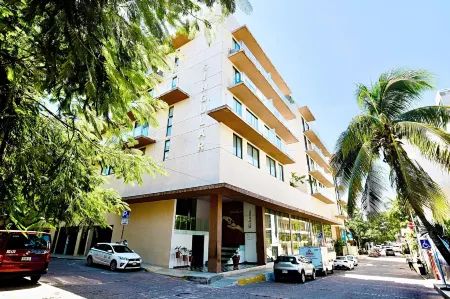 Centric Condo by Casago