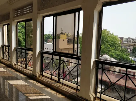 Central Hotel Отели рядом со станцией Charbagh Railway Station