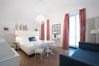 Hotel Marina Charming Rooms Hotels in Савона