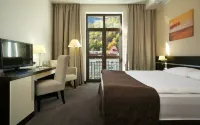 AZIMUT Park Hotel Freestyle Rosa Khutor (AZIMUT Роза Хутор) Отели рядом с достопримечательностью «Каро-фильм, кинотеатр»