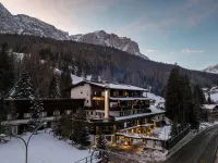 Sporthotel Teresa Hotels near Col Plo Alt