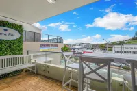 Bayview Tower Hotels in Cooee Bay