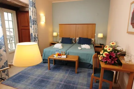 INATEL Linhares da Beira Hotel Rural Отели в г. Форнуш-ди-Алгодриш