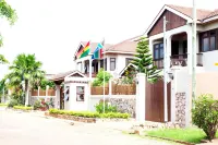 Mahogany Lodge, Cantonments Отели в г. 