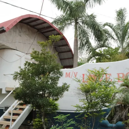 Nipa Hut Resort