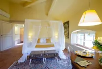 Villa Alta - Residenza d'Epoca Con Piscina Hotels in Molina di Quosa-rigoli