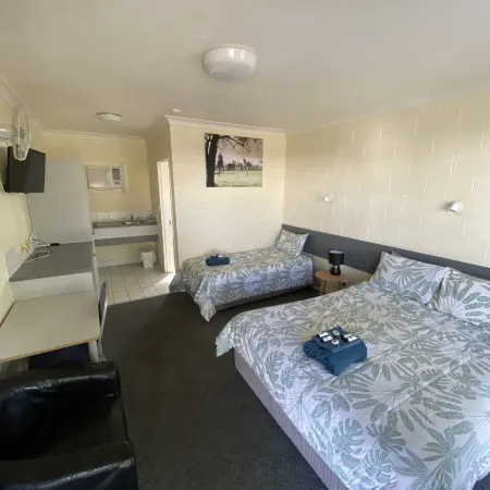 Central Point Motel