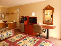 McClellan Inn - parking
