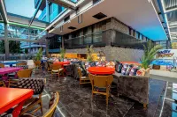 Lucky Monkey Hotel