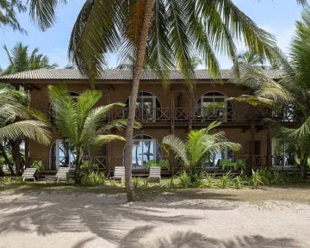 Hotel Coucoue Lodge Hotels in Adiaké Department