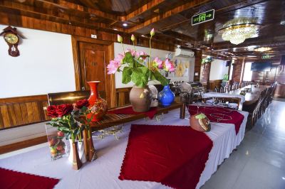 Restaurant San San Hotel Photo