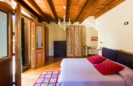 尼傑索拉瑞萊斯別墅酒店