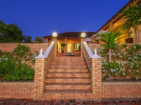 アンバー ゲスト ロッジ クニスナのホテル