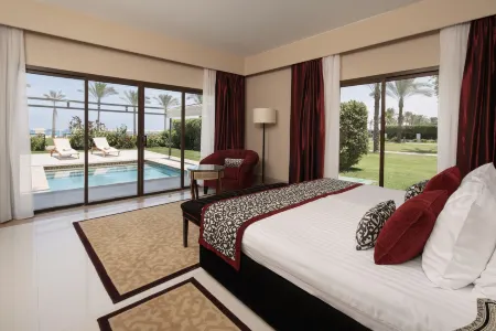 JAZ Oriental, Almaza Bay