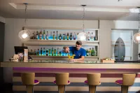 Pines Hotel - Baarit