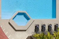 Mercure Rockhampton - Pools