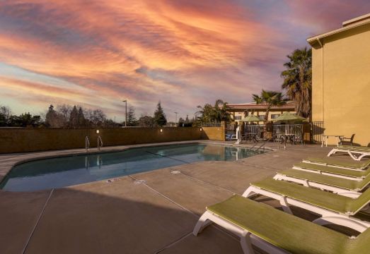 컴포트 인 & 스위트 로클린 - 로즈빌의 뷔페 조식 사진