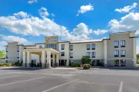 Comfort Inn & Suites Hotels near Talladega Superspeedway