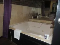 The Whispering Pines Inn Bed & Breakfast - Hot Tub