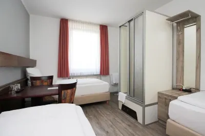 Hotel Pension Köberl Hotel di Puchheim