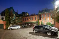 Best Western Santakos Hotel - parking