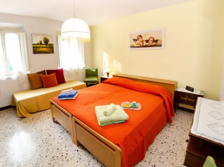 Holiday Home in Lucca with Pool & Garden