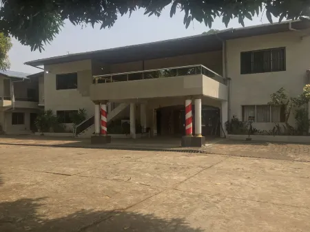 Embassy Suites Hotels & Restaurant Отели в г. Грэйтер Монровия