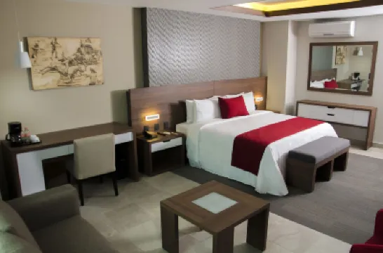 هوتل 5 دو مايو Hotels near ملعب أكروبوليس بويبلا