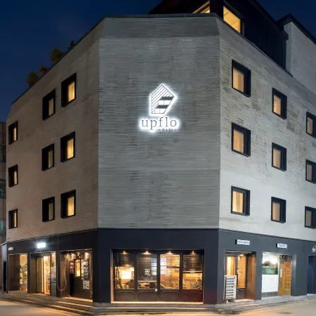 Upflo Hostel Отели рядом с достопримечательностью «Сеочоку»