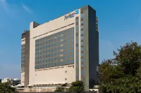 래디슨 블루 타워스 카우샴비 델리 NCR 램프라스타 B-블럭 공원 주변 호텔