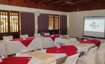 Hotel Las Espuelas, Bar & Restaurant