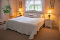 Lake front home with in-deck outdoor hot tub and spectacular lake views! Hotels in Eden