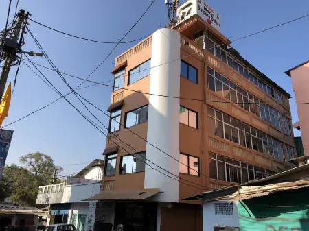 Hotel Satpura Safari