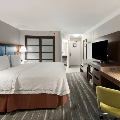 Hampton Inn & Suites Chicago/Hoffman Estates Hotels near Madhav Kendra(Swadhyay)