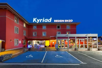 Enzo Hotels Reims Tinqueux by Kyriad Direct Hôtels à proximité de : Centre commercial Carrefour Reims Tinqueux