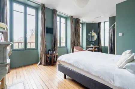 B&B l'Escapade Bordelaise - Côté Jardin Отели рядом с достопримечательностью «Basilique Saint-Seurin»