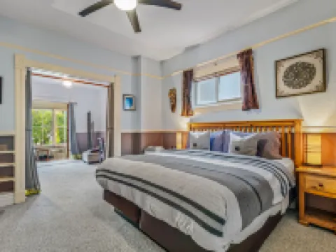 Cloudside Hotel Hotels in Central Kootenay