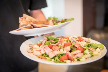 Route 2 Apartments Отели рядом со станцией Центральная железнодорожная станция Exeter