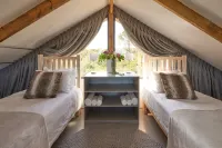 Treedom Villas and Vardos Hotels in Sedgefield