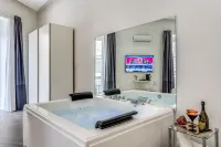 Gallery Suite Naples - Bathtub