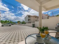 Apartments Villa Aquamarine Hotels in Duce