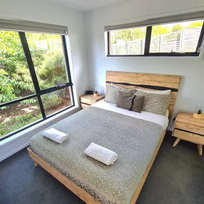 Cedar Cottages Blackmans Bay Hotels near Goat Bluff Lookout