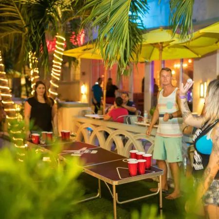 Beds n' Drinks Отели рядом с достопримечательностью «Памятник жертвам Холокоста»